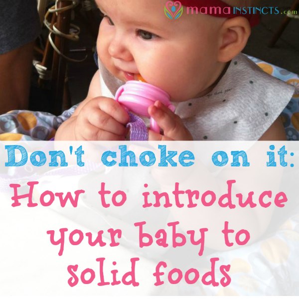 Try this tip to introduce solids and not worry about your baby choking on food. #baby #eatingbaby #babyledweaning #babyfeeder
