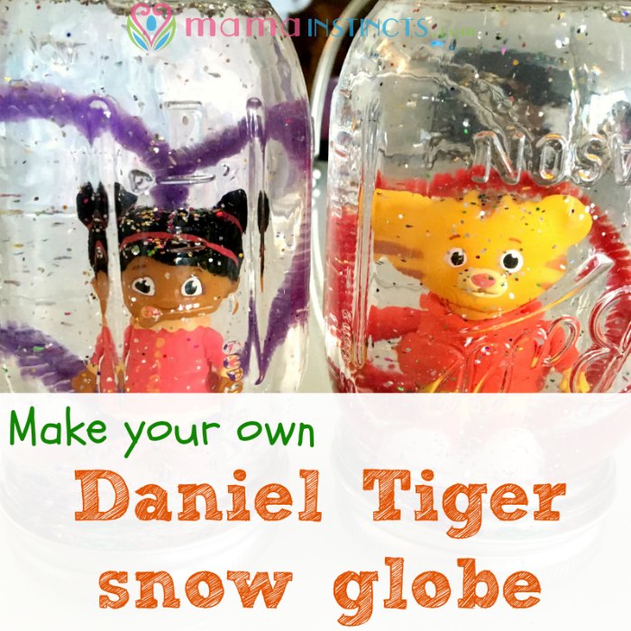 Try this easy snow globe kid craft! Perfect for birthdays or a rainy day. #DanielTiger #kidcraft #snowglobe #craft